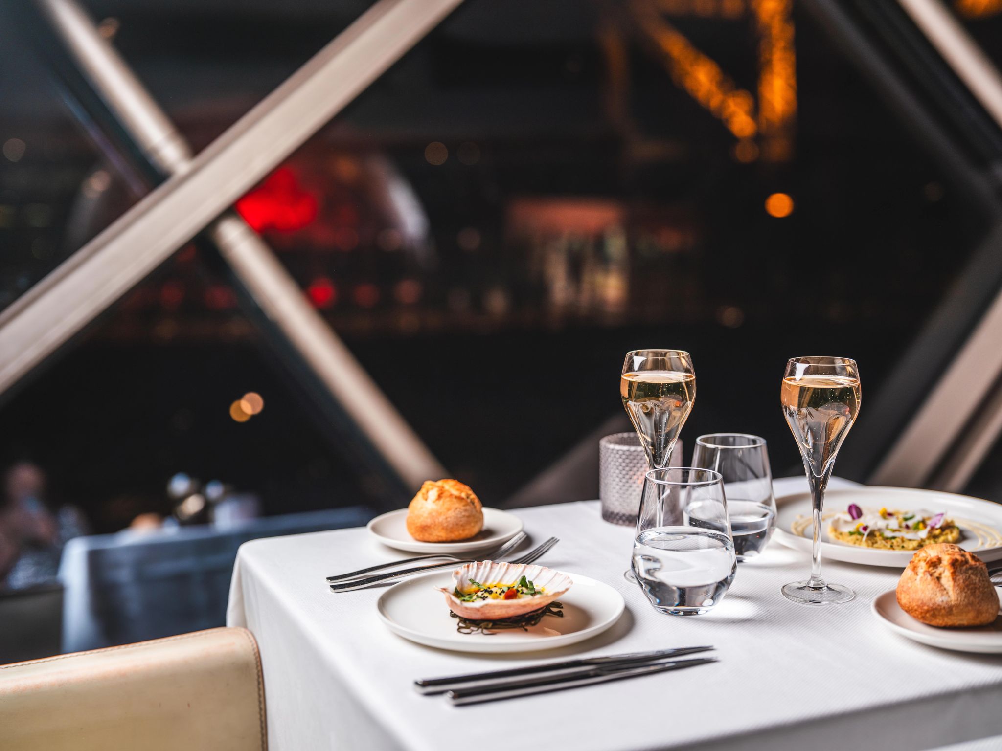 Jantar Madame Brasserie — Torre Eiffel